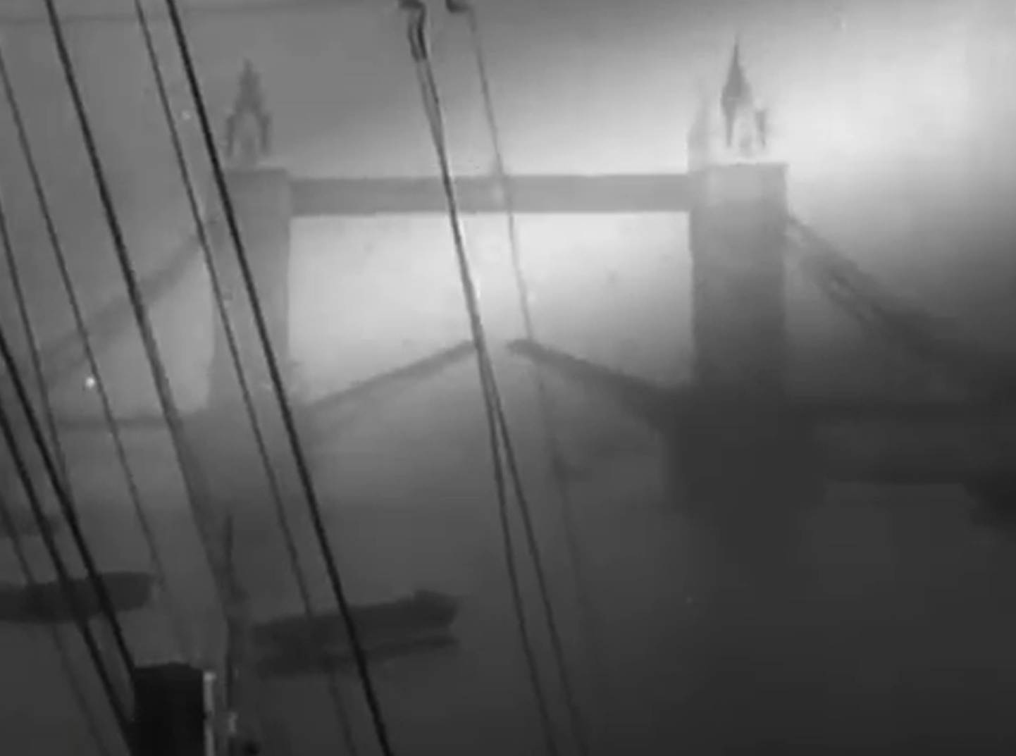 Description: Spooky plasma formations over London's skies, after Tunguska event.